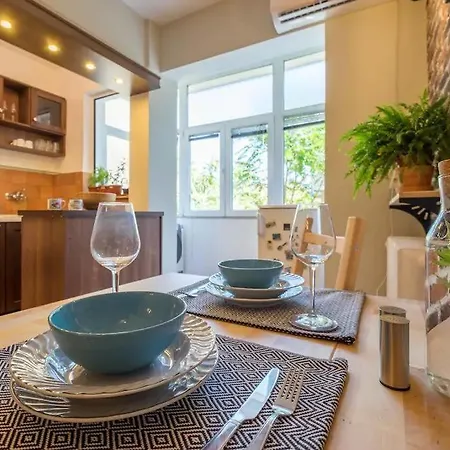 Funky Fresh Place In The Heart Of Lägenhet *